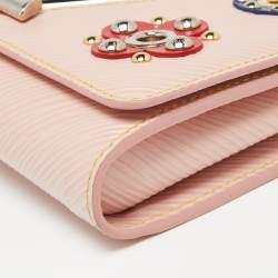 مملوكة مسبقًا محفظة بسلسلة لوي فيتون جلد أيبي وردي بوردة لف ميكانيكي