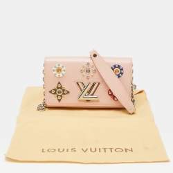 مملوكة مسبقًا محفظة بسلسلة لوي فيتون جلد أيبي وردي بوردة لف ميكانيكي