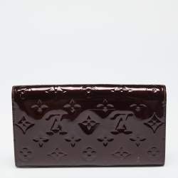 مملوكة مسبقًا Louis Vuitton Amarante Monogram Vernis Sarah Wallet