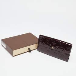 مملوكة مسبقًا Louis Vuitton Amarante Monogram Vernis Sarah Wallet