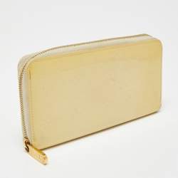 مملوكة مسبقًا محفظة لوي فيتون زيبي جلد لامع مونوغرامي لؤلؤي