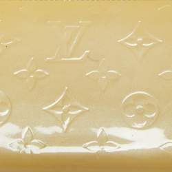 مملوكة مسبقًا محفظة لوي فيتون زيبي جلد لامع مونوغرامي لؤلؤي