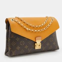 مملوكة مسبقًا حقيبة لوي فيتون بالاس جلد وكانفاس مونوغرامي زعفراني بسلسلة