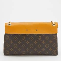 مملوكة مسبقًا حقيبة لوي فيتون بالاس جلد وكانفاس مونوغرامي زعفراني بسلسلة