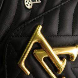 مملوكة مسبقًا Louis Vuitton Black Smooth Calf Leather New Wave Chain MM Shoulder Bag