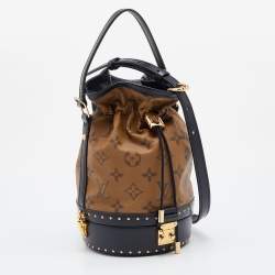 مملوكة مسبقًا Louis Vuitton Monogram Petit Noé Trunk Bucket Bag