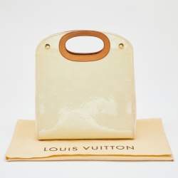 مملوكة مسبقًا Louis Vuitton Perle Monogram Vernis Maple Drive Bag