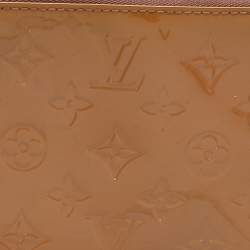 مملوكة مسبقًا Louis Vuitton Beige Monogram Vernis Leather Pochette Accessoires Shoulder Bag