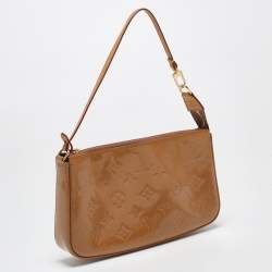 مملوكة مسبقًا Louis Vuitton Beige Monogram Vernis Leather Pochette Accessoires Shoulder Bag