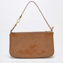 مملوكة مسبقًا Louis Vuitton Beige Monogram Vernis Leather Pochette Accessoires Shoulder Bag
