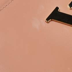 مملوكة مسبقًا Louis Vuitton Beige Patent Leather Louise Clutch