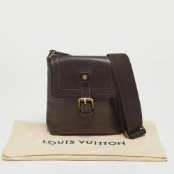Pre Owned Louis Vuitton Coffee Utah Leather Yuma Small Messenger Bag
