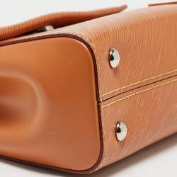 مملوكة مسبقًا Louis Vuitton Gold Honey Epi Leather Mini Cluny Bag