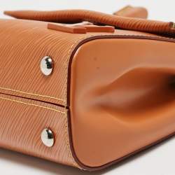 مملوكة مسبقًا Louis Vuitton Gold Honey Epi Leather Mini Cluny Bag