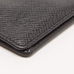 مملوكة مسبقًا Louis Vuitton Black Taiga Leather Bifold Card Case