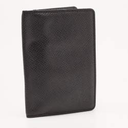 مملوكة مسبقًا Louis Vuitton Black Taiga Leather Bifold Card Case