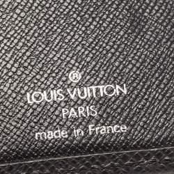 مملوكة مسبقًا Louis Vuitton Black Taiga Leather Bifold Card Case