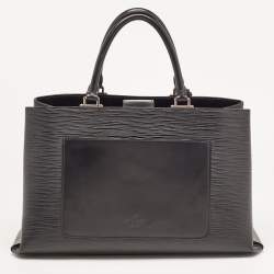 مملوكة مسبقًا Louis Vuitton Black Epi Leather Kleber MM Bag