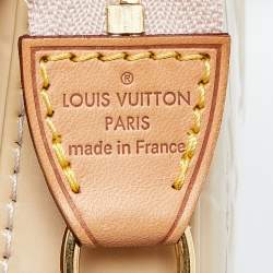 Pre Owned Louis Vuitton Rose Angelique Monogram Vernis Pochette Accessoires 