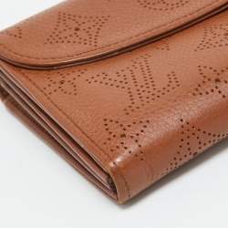 مملوكة مسبقًا Louis Vuitton Cognac Monogram Mahina Leather Amelia Wallet