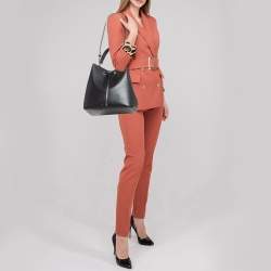 مملوكة مسبقًا Louis Vuitton Black Epi Leather NeoNoe MM Bag