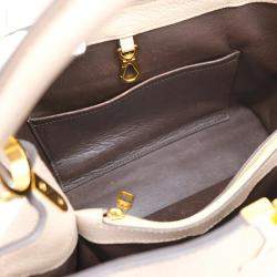 Louis Vuitton Beige Leather MM Capucines Top Handle Bag