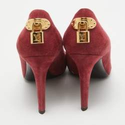 مملوكة مسبقًا Louis Vuitton Red Suede Lock It Pumps Size 37