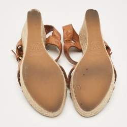 مملوكة مسبقًا Louis Vuitton Tan Monogram Embossed Leather Espadrille Wedge Sandals Size 37