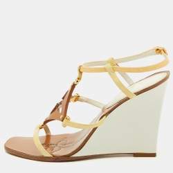 مملوكة مسبقًا Louis Vuitton Cream/Brown Patent Leather Capricieuse Monogram Wedge Sandals Size 36.5