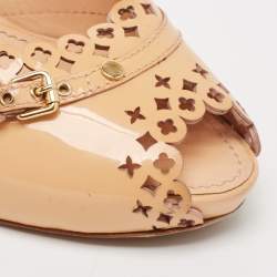 Louis Vuitton Beige Patent Leather Cut Buckle Detail Slide Sandals Size 38