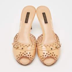 Louis Vuitton Beige Patent Leather Cut Buckle Detail Slide Sandals Size 38