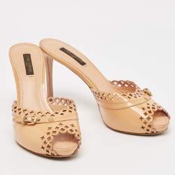 Louis Vuitton Beige Patent Leather Cut Buckle Detail Slide Sandals Size 38