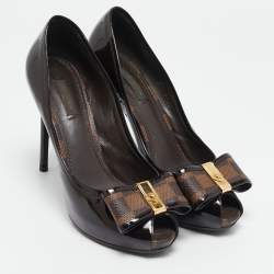 مملوكة مسبقًا Louis Vuitton Brown/Burgundy Patent Leather And Infini Canvas Bow Peep Toe Platform Pumps Size 39
