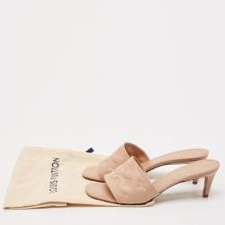 مملوكة مسبقًا Louis Vuitton Beige Monogram Embossed Leather Revival Slide Sandals Size 40