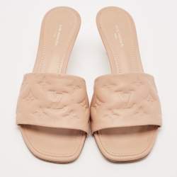 مملوكة مسبقًا Louis Vuitton Beige Monogram Embossed Leather Revival Slide Sandals Size 40