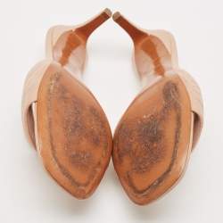 مملوكة مسبقًا Louis Vuitton Beige Monogram Embossed Leather Revival Slide Sandals Size 40