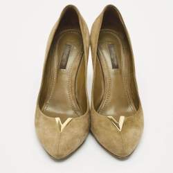 Pre Owned Louis Vuitton Green  Suede Heart Breaker Pointed Toe Pumps Size 37