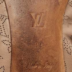 مملوكة مسبقًا Louis Vuitton Beige Monogram Mahina Leather Elba Scrunch Ballet Flats Size 39