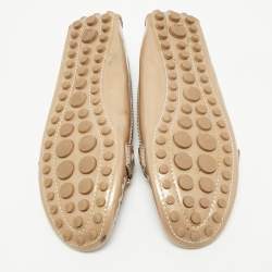 مملوكة مسبقًا Louis Vuitton Gold Patent Leather Oxford Slip On Loafers Size 38