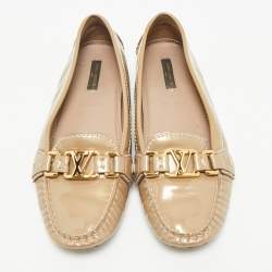 مملوكة مسبقًا Louis Vuitton Gold Patent Leather Oxford Slip On Loafers Size 38