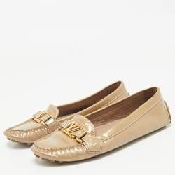 مملوكة مسبقًا Louis Vuitton Gold Patent Leather Oxford Slip On Loafers Size 38
