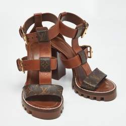 Pre Owned صندل لوي فيتون ستار ترايل كانفاس مونوغرامي و جلد لامع أسود مقاس 35