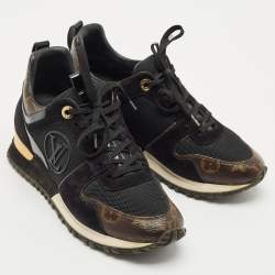 مملوكة مسبقًا حذاء رياضي لوي في�تون "رن أواي" بنمط دانتيل بني/أسود في قماش المونوغرام وسويدي مقاس 36