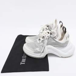 مملوكة مسبقًا حذاء رياضي لوي فيتون رمادي/فضي نايلون تقني وجلد أرش لايت مقاس 38.5