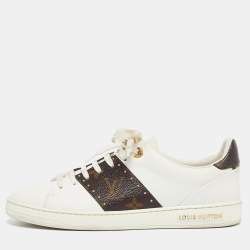 LOUIS VUITTON ホワイトフラワーブローチ LOUIS VUITTON ホワイトフラワーブローチ