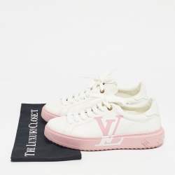 مملوكة مسبقًا حذاء رياضي لويس فيتون جلد أبيض ووردي برباط علوي مقاس 39