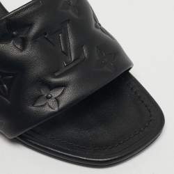 مملوكة مسبقًا صندل سلايد لوي فيتون جلد أسود بنقش مونوغرام مقاس 37