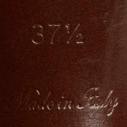 مملوكة مسبقًا صندل لويس فويتون معدني جلد مقاس 37.5 بحزام خلفي