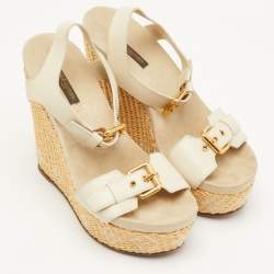 مملوكة مسبقًا صندل بلاتفورم لوي فيتون جلود أوف وايت رافيا مقاس 36.5