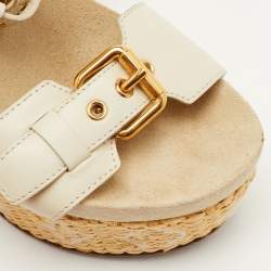 مملوكة مسبقًا صندل بلاتفورم لوي فيتون جلود أوف وايت رافيا مقاس 36.5